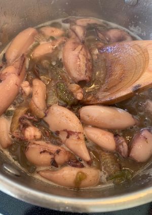 Una foto de Chipirones encebollados