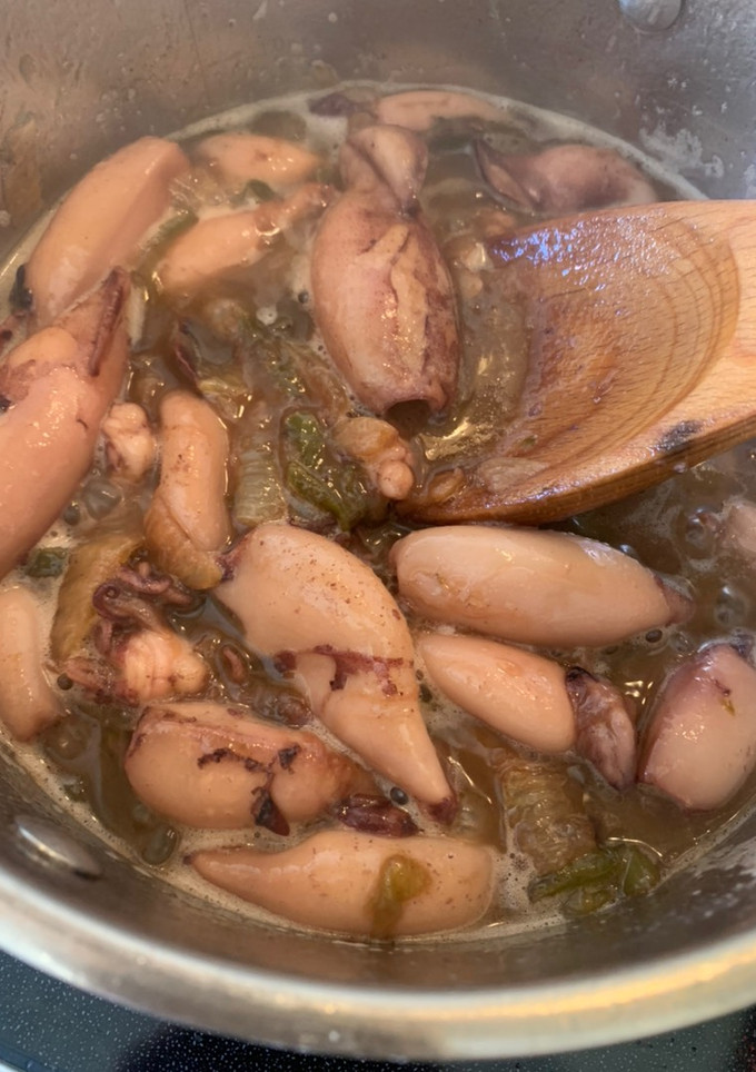 Una foto de Chipirones encebollados