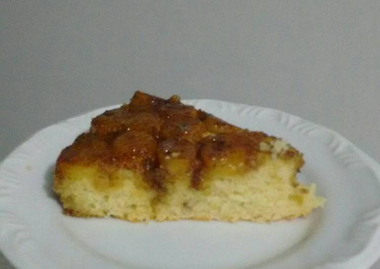 Bolo com banana caramelizada