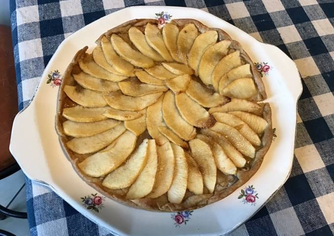 Tarte fine aux pommes pâte brisée maison aux dattes