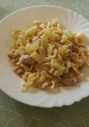 Csirkés, cukkinis tészta recept fotója