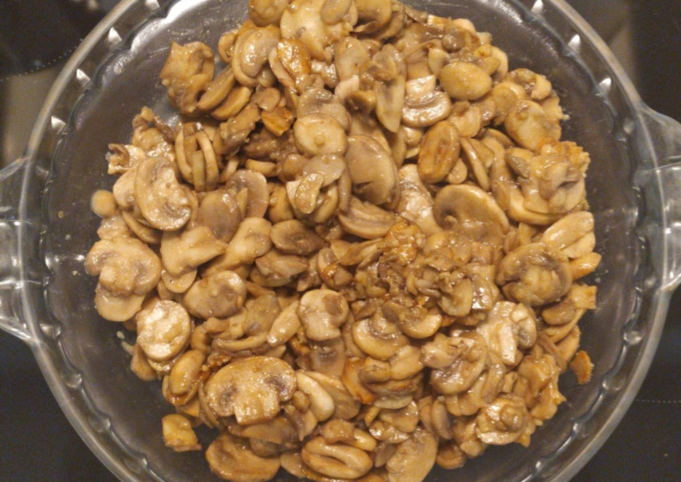 Champiñones salteados con ajo y pimienta