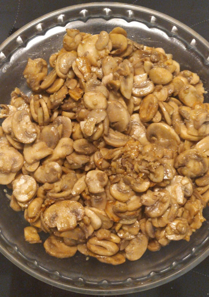 Una foto de Champiñones salteados con ajo y pimienta