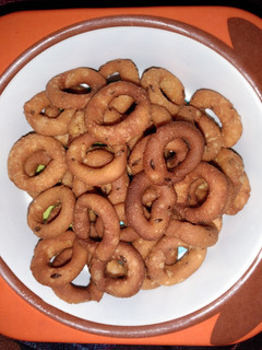 ரிங் முறுக்கு (Ring murukku recipe in tamil) செய்முறை முக்கிய புகைப்படம்
