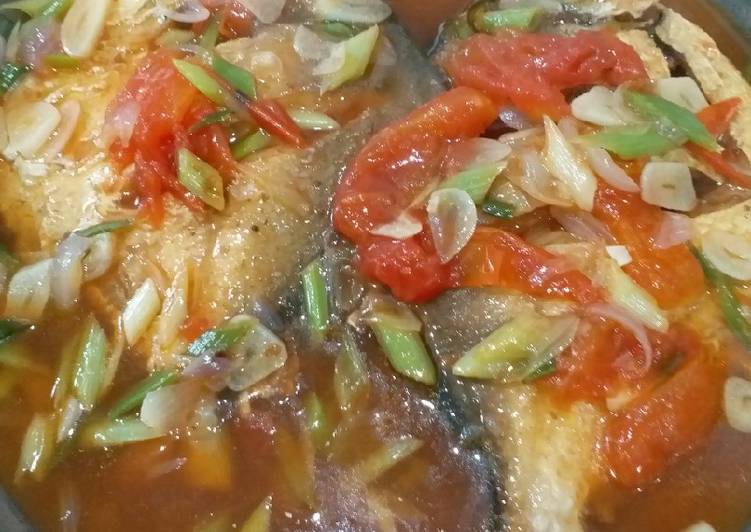 Bagaimana meracik Ikan Bawal Putih Saos Tomat Lezat