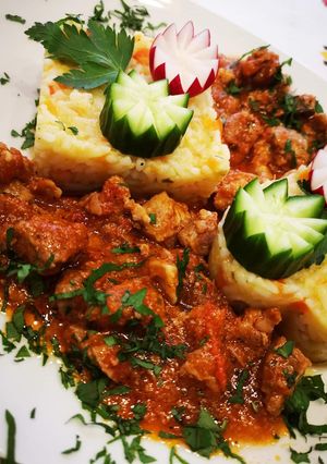 O poză a rețetei Pilaf de orez cu tocăniță de porc.