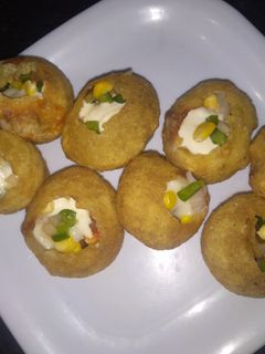 पिज़्ज़ा पूरी (pizza poori recipe in Hindi) रेसिपी मुख्य फोटो