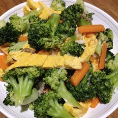 A picture of Broccoli with Eggs.