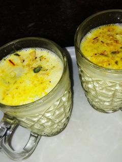 केसर मसाला ठंडा दूध (Kesar masala thanda doodh recipe in hindi) रेसिपी मुख्य फोटो