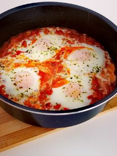 O poză a rețetei Shakshuka.