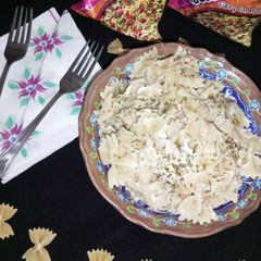 A picture of White sauce pasta.