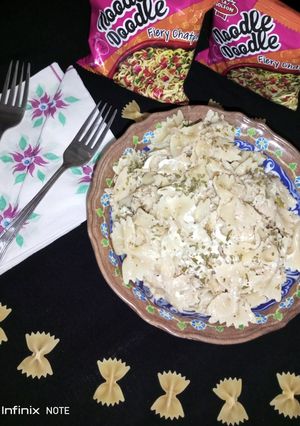 A picture of White sauce pasta.