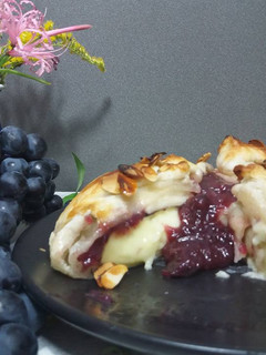 Foto de Chutney de Uvas em troxa de queijo Camembert