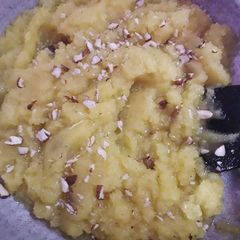 A picture of Suji ka Halwa.