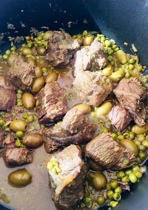 Une photo de Tajine de bœuf, petits pois et citrons confits