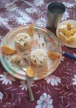 मिक्स वेजिटेबल उपमा विथ फ्रूट्स (Mix vegetable upma with fruits recipe in hindi) रेसिपी मुख्य फोटो
