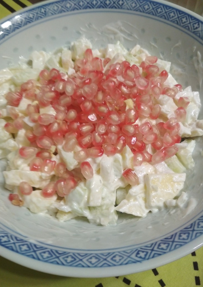 Una foto de Ensalada de pepino, yogurt y manzana. (Tzatziki)