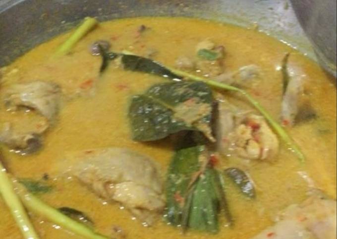 Gulai ayam padang