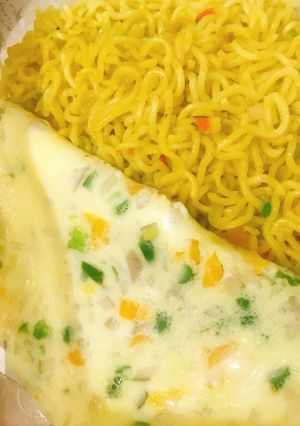A picture of Fried omlette and noodles.