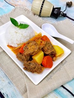 Hình của món Cơm Cà Ri Bò.