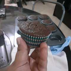 Una foto de Muffins de chocolate y chispas