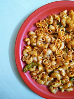 தேசி ரெட் சாஸ் பாஸ்தா (Desi red sauce pasta recipe in tamil) செய்முறை முக்கிய புகைப்படம்