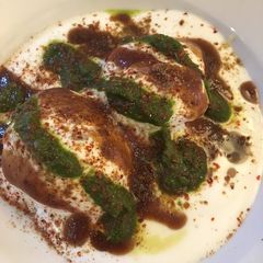 A picture of Dahi bhalle.