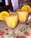Smoothies de durazno, bananas con jugo de naranja 🍊