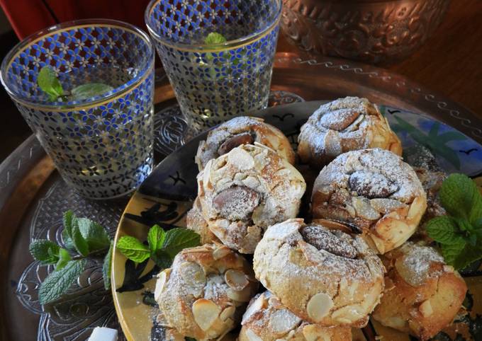 Recipe of Boules d’amande à l’eau de fleur d’oranger