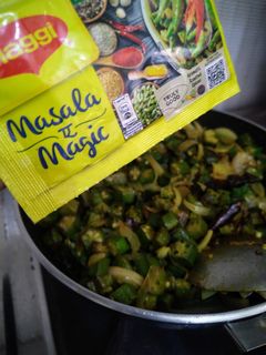 मैंगी मसाला भिंडी (maggi masala bhindi recipe in hindi) रेसिपी मुख्य फोटो