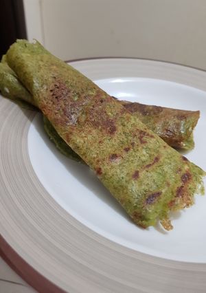 A picture of Sprouts moong chila.