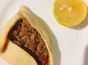 Una foto de cómo se hace la masa del fatay con levadura