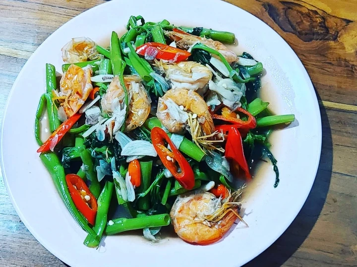 Cara Mudah Membikin Resep Tumis kangkung udang saos tiram yang Uenak Anti Ribet, Bisa Manjain Lidah