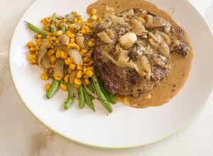 Foto resep Sirloin steak with mushroom sauce