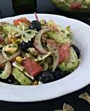 Ensalada de pasta con vinagreta de albahaca