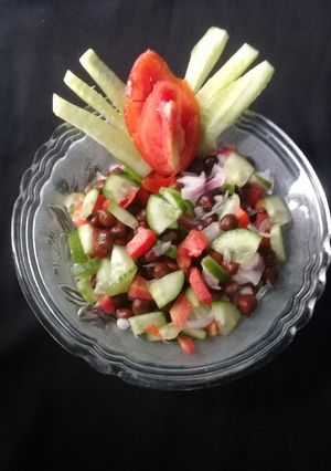 A picture of Chickpeas salad.