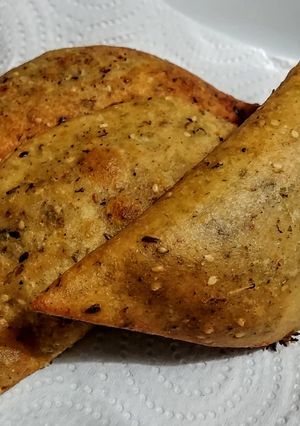 Una foto de EMPANADAS Rellenas con Guiso de🐤Pollo y🥔Papa...!