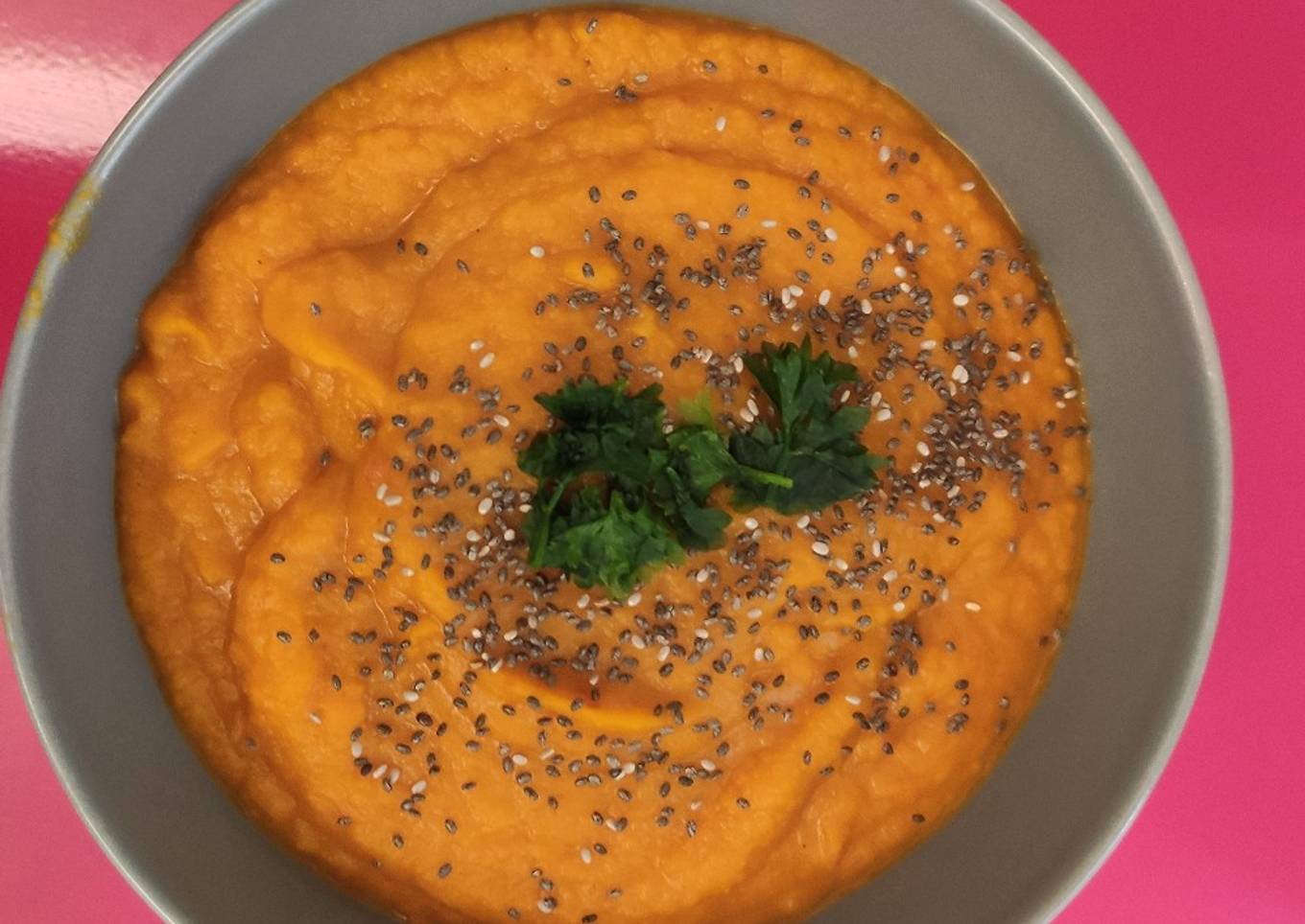 Crema de calabaza y verduras con especias orientales