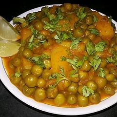 A picture of Aloo matar curry in pressure cooker.