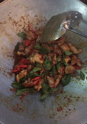 รูปของ ไก่บ้านผัดพริกแกงโหระพา