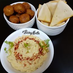 A picture of Falafel Tikki-Hummus.