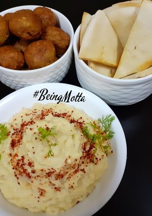 A picture of Falafel Tikki-Hummus.
