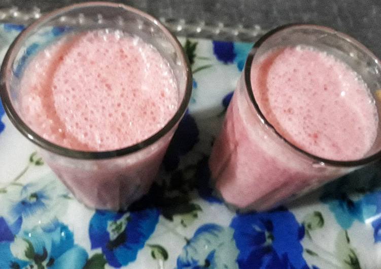 Recipe of Super Quick Homemade Strawberry Smoothie