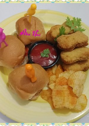 A picture of #Mini_Nuggets_Burger! #KokabandCookpad #RamadanKiTayari.