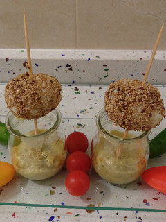 Una foto de Bombones de huevo con sésamo y guacamole