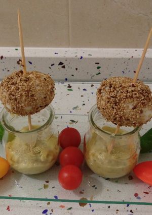 Una foto de Bombones de huevo con sésamo y guacamole
