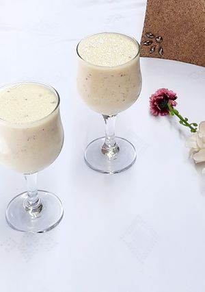 A picture of Apple smoothie.