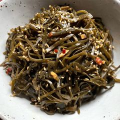 A picture of Stir-fried ‘Kombu’ (Kelp) with Garlic & Sesame Oil.