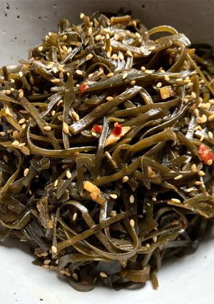 A picture of Stir-fried ‘Kombu’ (Kelp) with Garlic & Sesame Oil.