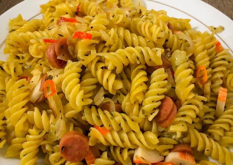Bagaimana Menyiapkan Fusilli aglio e olio, Enak Banget